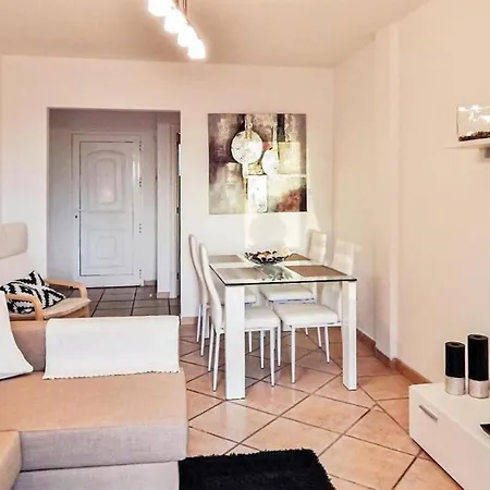 Beautiful Apartment In Costa Adeje With Outdoor Swimming Pool, Wifi And 2 Bedrooms شقة