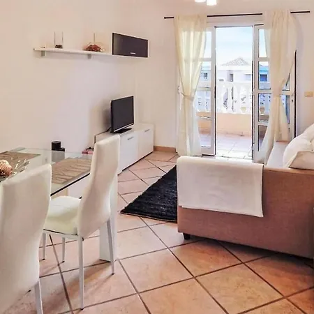 Beautiful Apartment In Costa Adeje With Outdoor Swimming Pool, Wifi And 2 Bedrooms شقة Los Llanos (Tenerife)
