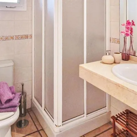 Beautiful Apartment In Costa Adeje With Outdoor Swimming Pool, Wifi And 2 Bedrooms شقة Los Llanos (Tenerife)