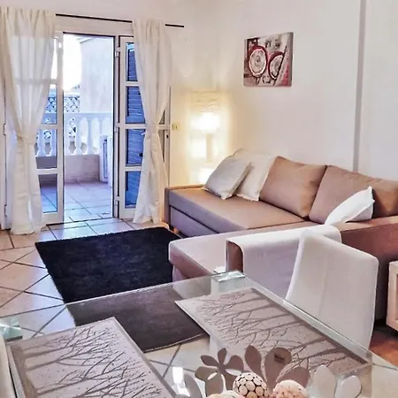Beautiful Apartment In Costa Adeje With Outdoor Swimming Pool, Wifi And 2 Bedrooms *